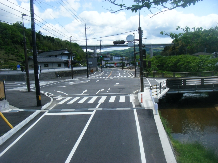 浜乃木湯町線湯町工区地方道路交付金 (改良)工事第2期の写真